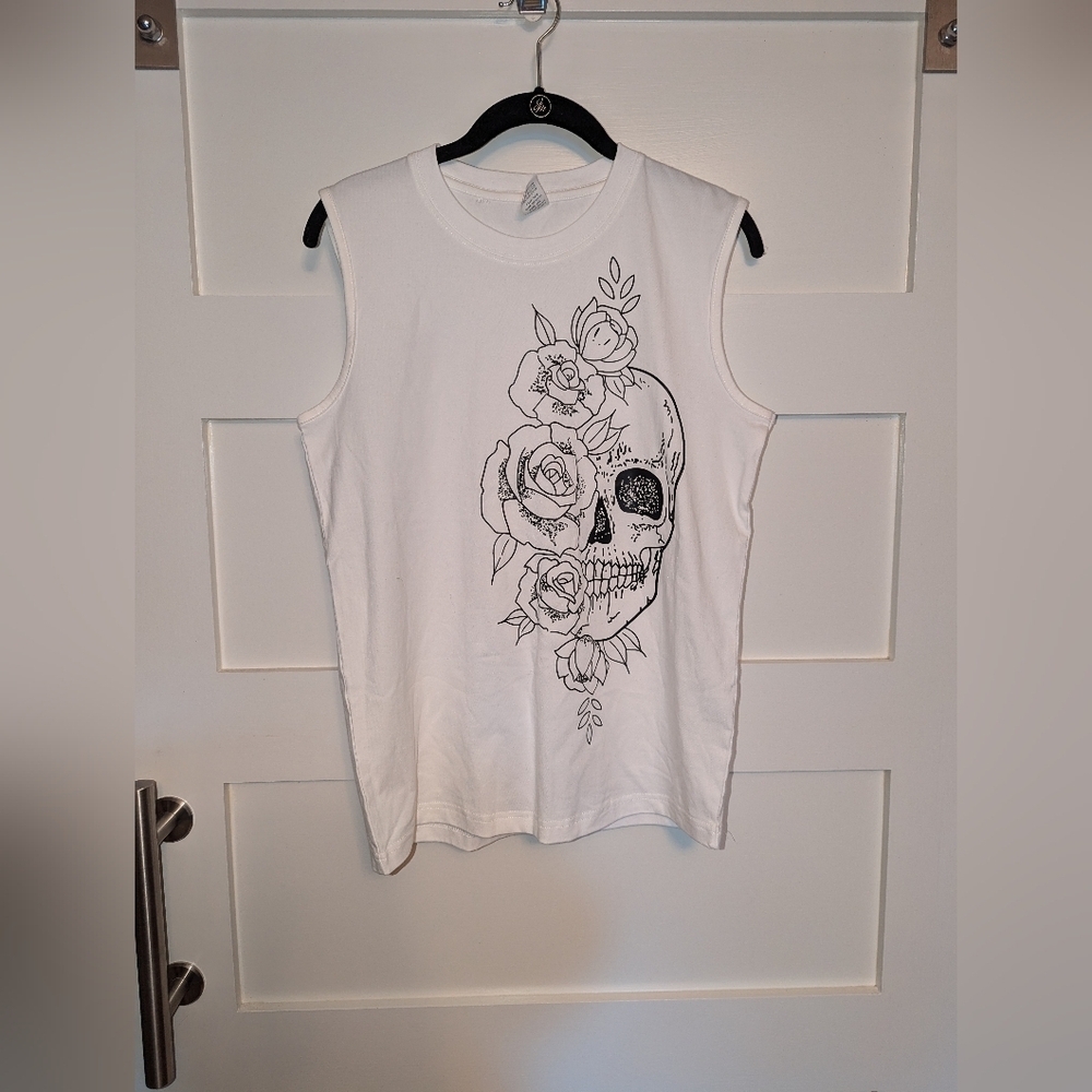NWOT. Skull cutoff tshirt. Women's size medium. White cutoff shirt.